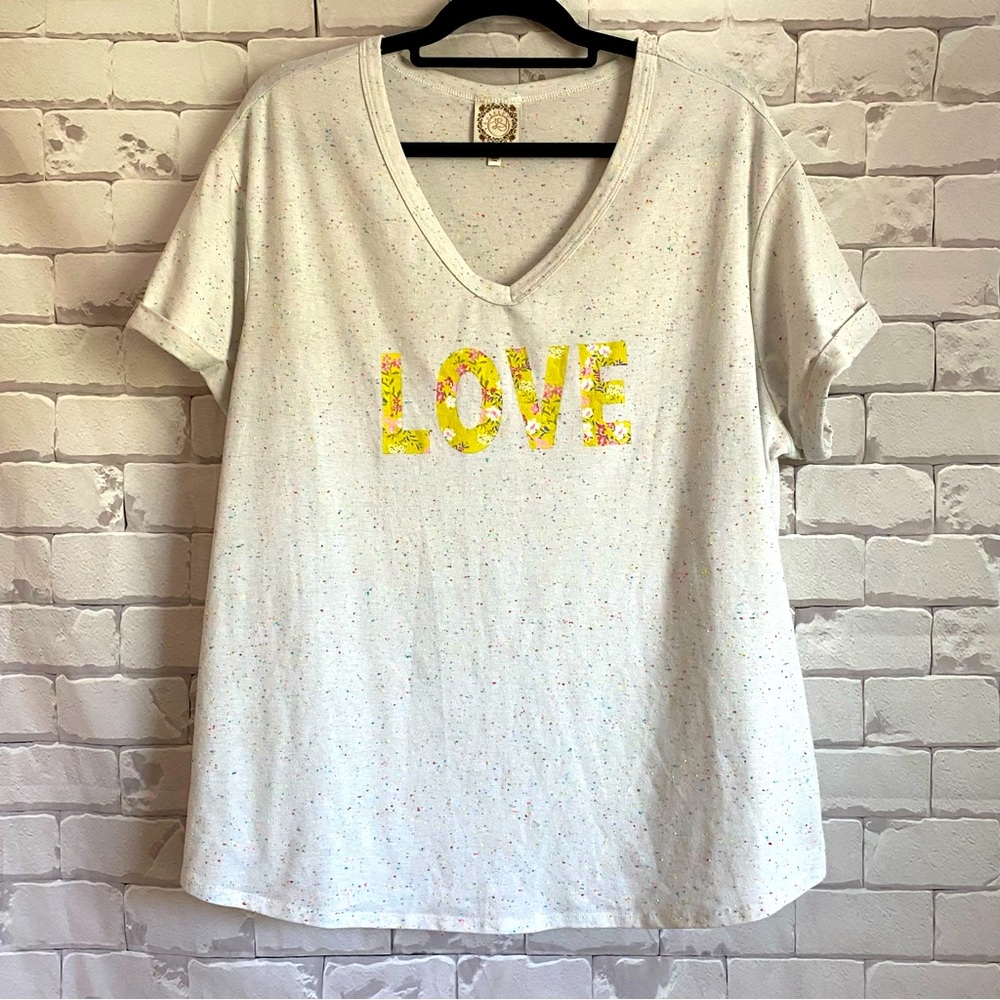 TRUESELF White Slub Knit T-Shirt with Front Floral Love Message Size 1X